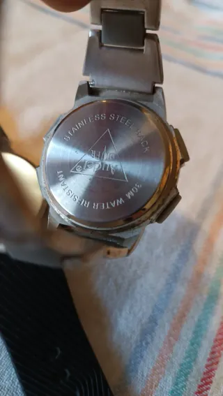 Relojes de pulsera analógico y digital