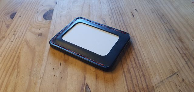 Tarjetero de cuero artesanal personalizable