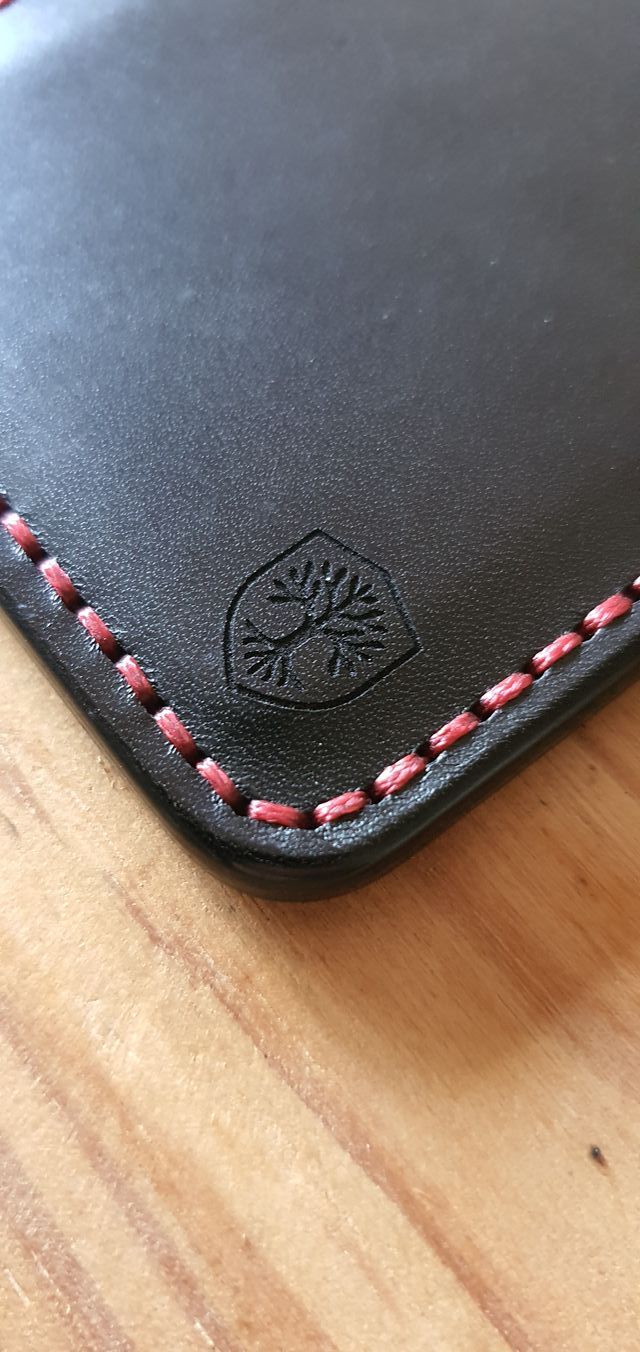 Tarjetero de cuero artesanal personalizable