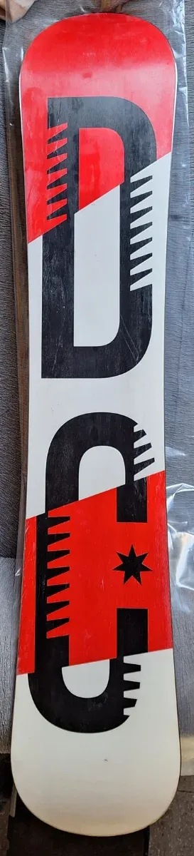 Tabla Snowboard DC 153cm. Muy buen estado.