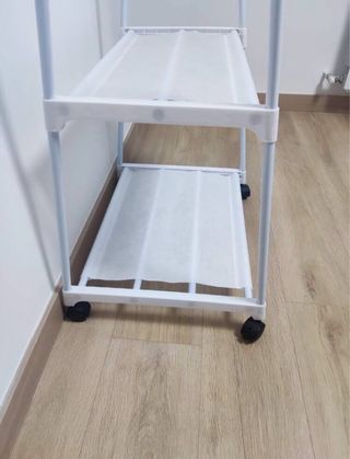 Burro Blanco con Estantes