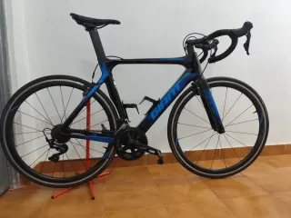 Bicicleta de carretera Giant Negra/Azul