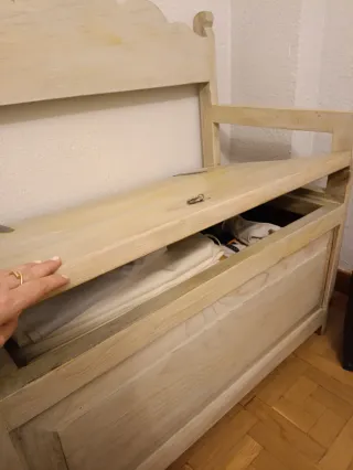 Banco de madera con baúl