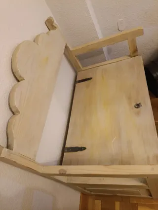 Banco de madera con baúl