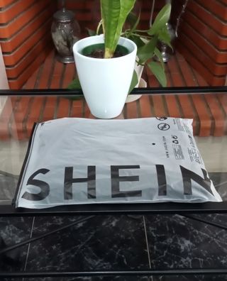 Camisola com gola em V da Shein