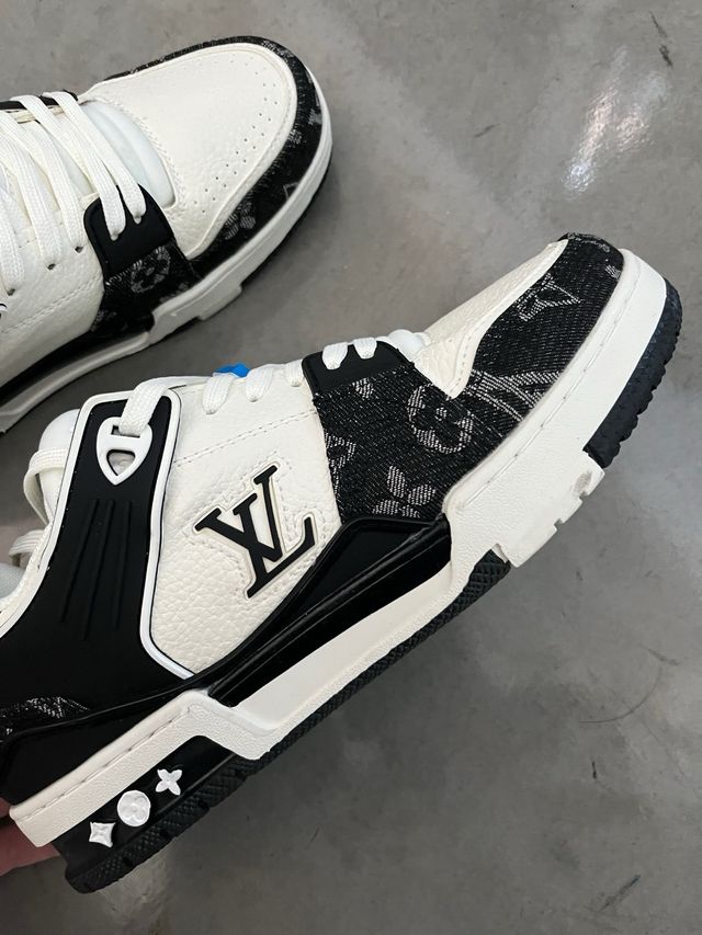 Louis Vuitton Trainer nere bianche