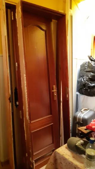 Puerta de interior con marco