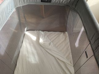 Cuna de viaje BabyBjorn + sábana ajustable