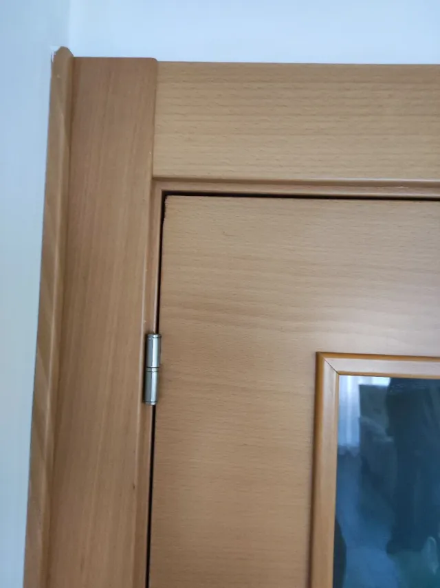 Puerta madera maciza con cristal