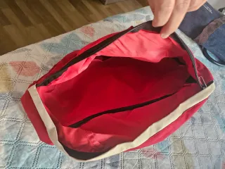 Mochila bandolera roja Embruix