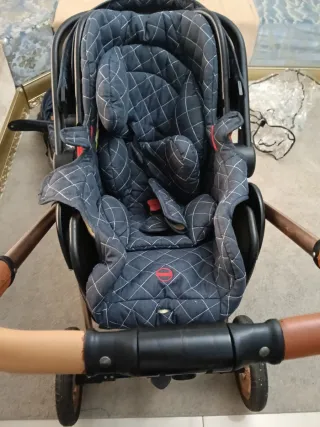 Silla de coche para bebé acolchada