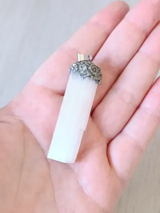 Colgante de Selenita con Pirita