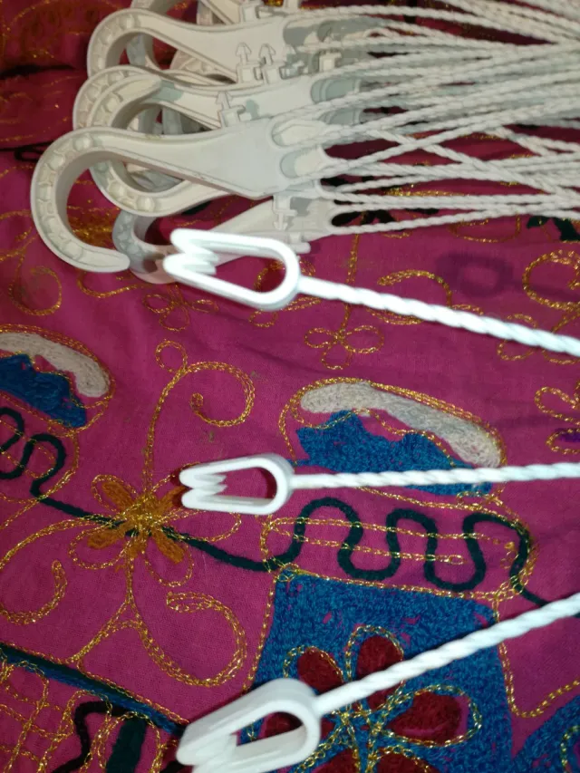 17 GANCHOS PARA MACETAS COLGANTES:1X0,5€