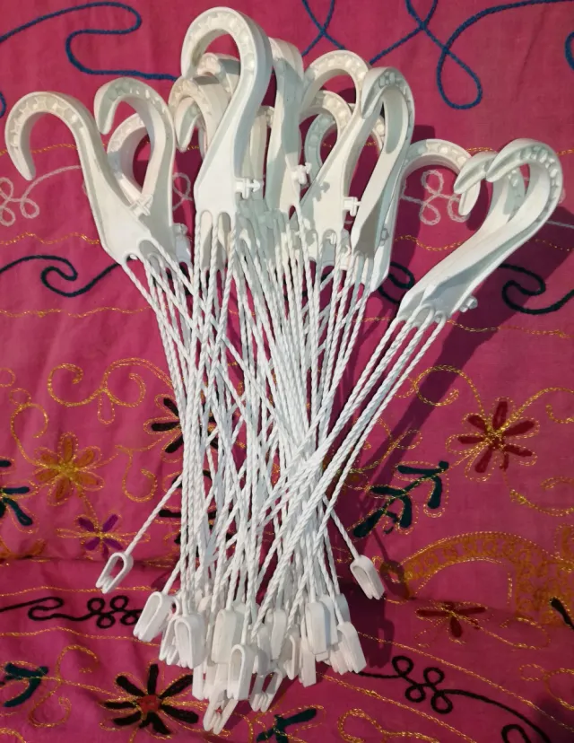 17 GANCHOS PARA MACETAS COLGANTES:1X0,5€