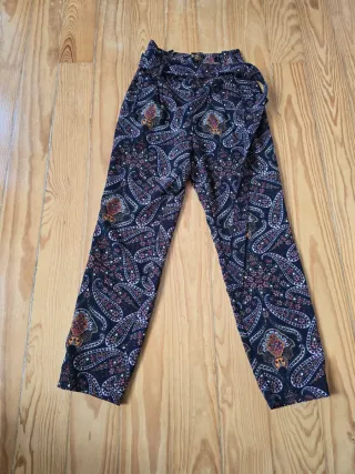 Calças Stadivarius estampadas