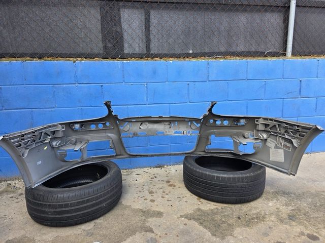 Paragolpes delantero plateado golf MK5 Original