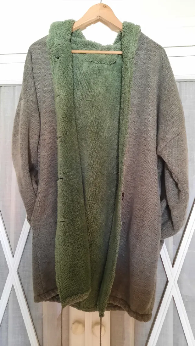 Abrigo verde punto con interior pelito