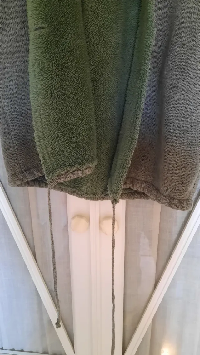 Abrigo verde punto con interior pelito