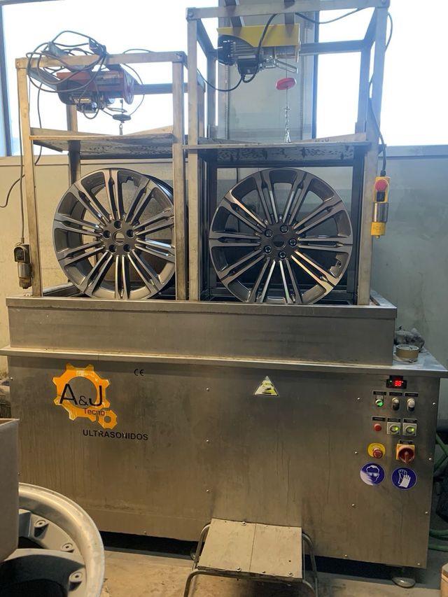 Máquina de ultrasonidos para llantas y otras pieza