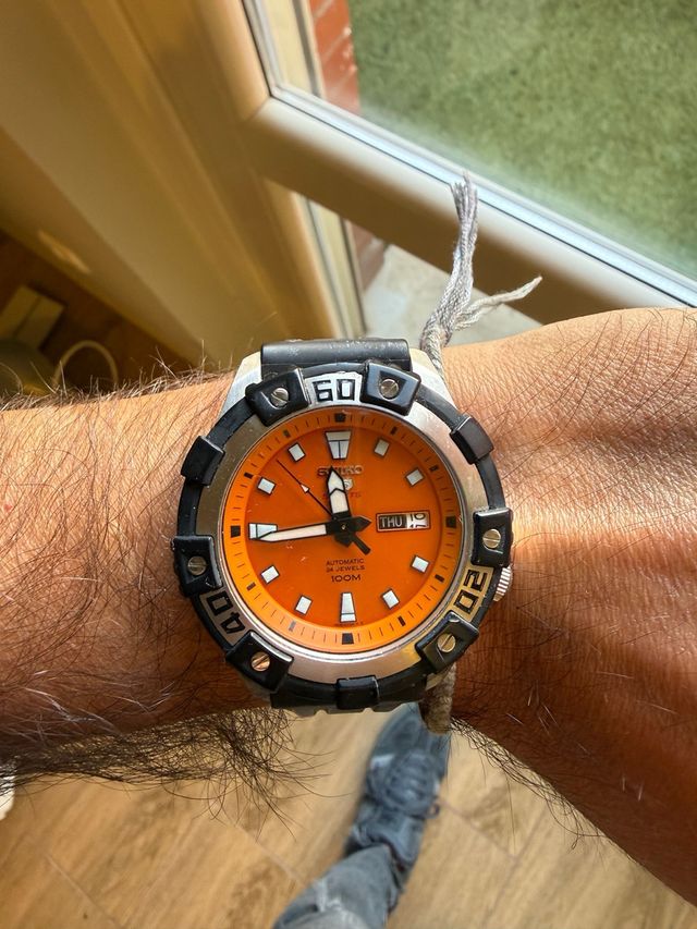 Seiko 5 Sports Naranja Automático 100M
