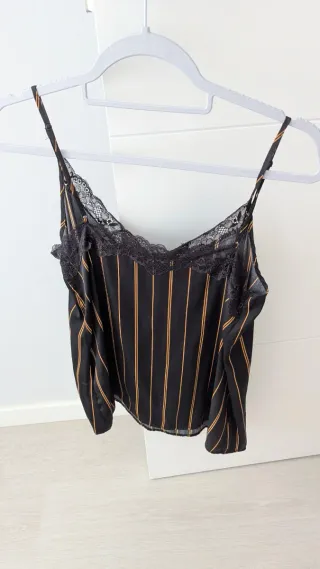 Camiseta de tirantes con rayas doradas