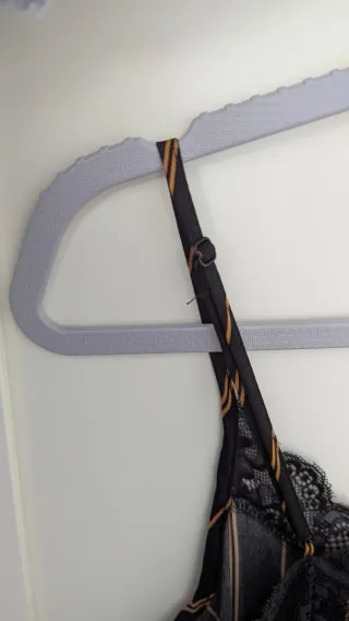 Camiseta de tirantes con rayas doradas