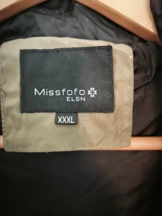 Abrigo de invierno verde oliva con capucha