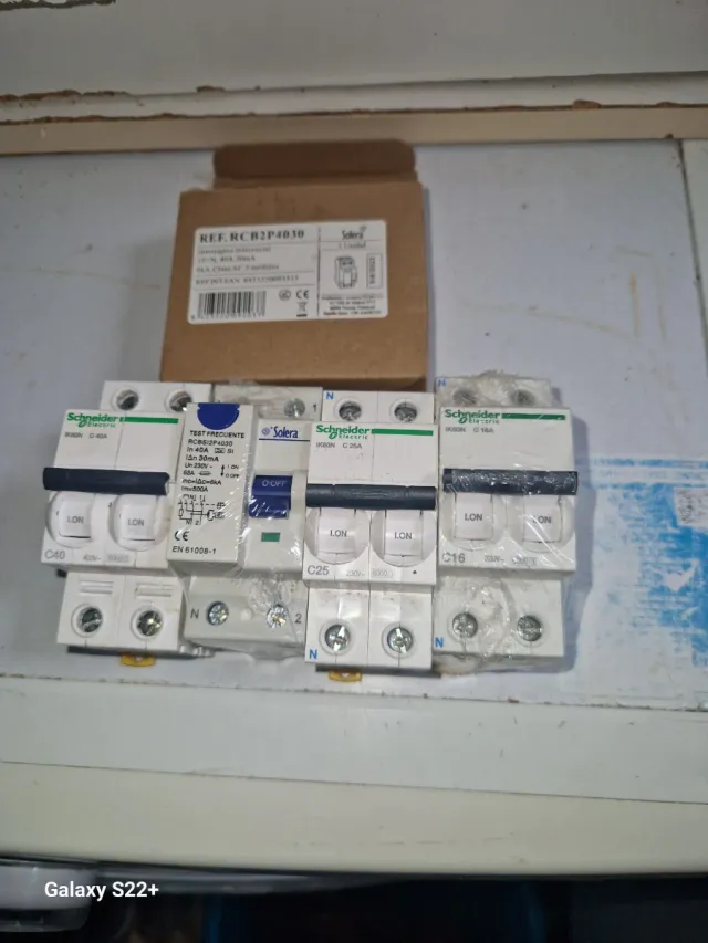 Diferencial 40A y varios interruptores