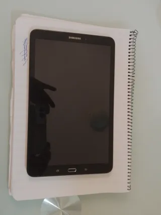 Tablet Samsung Negra  sin rallones ni marcas