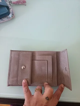 Cartera gris de piel l