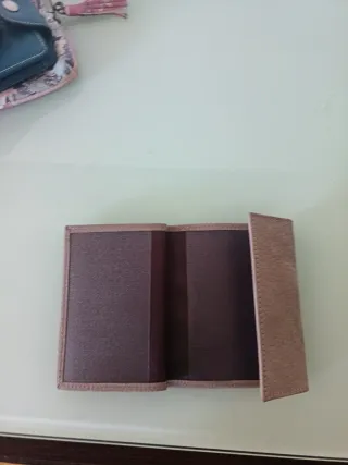 Cartera gris de piel l