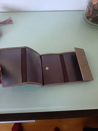 Cartera gris de piel l