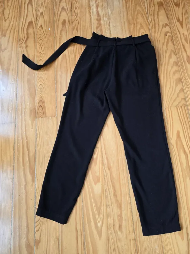 Calças pretas Stradivarius com cinto