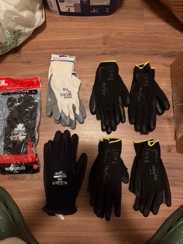 Guantes de trabajo HyFlex negros y grises