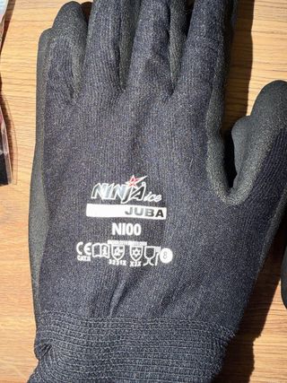 Guantes de trabajo HyFlex negros y grises