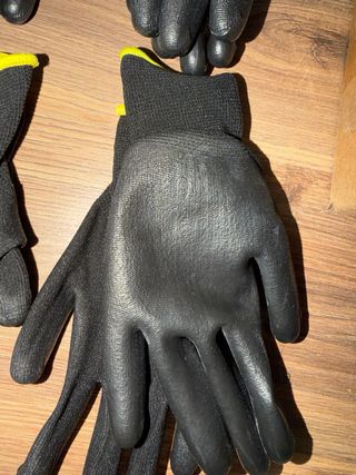 Guantes de trabajo HyFlex negros y grises