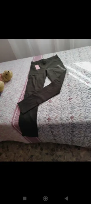 Pantalón leggins mujer verde oliva Talla L cada4€