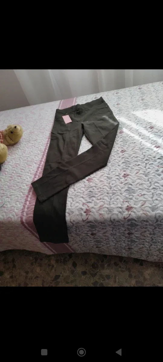 Pantalón leggins mujer verde oliva Talla L cada4€