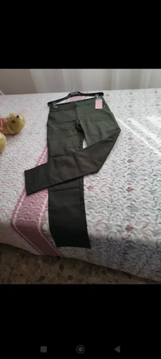Pantalón leggins mujer verde oliva Talla L cada4€