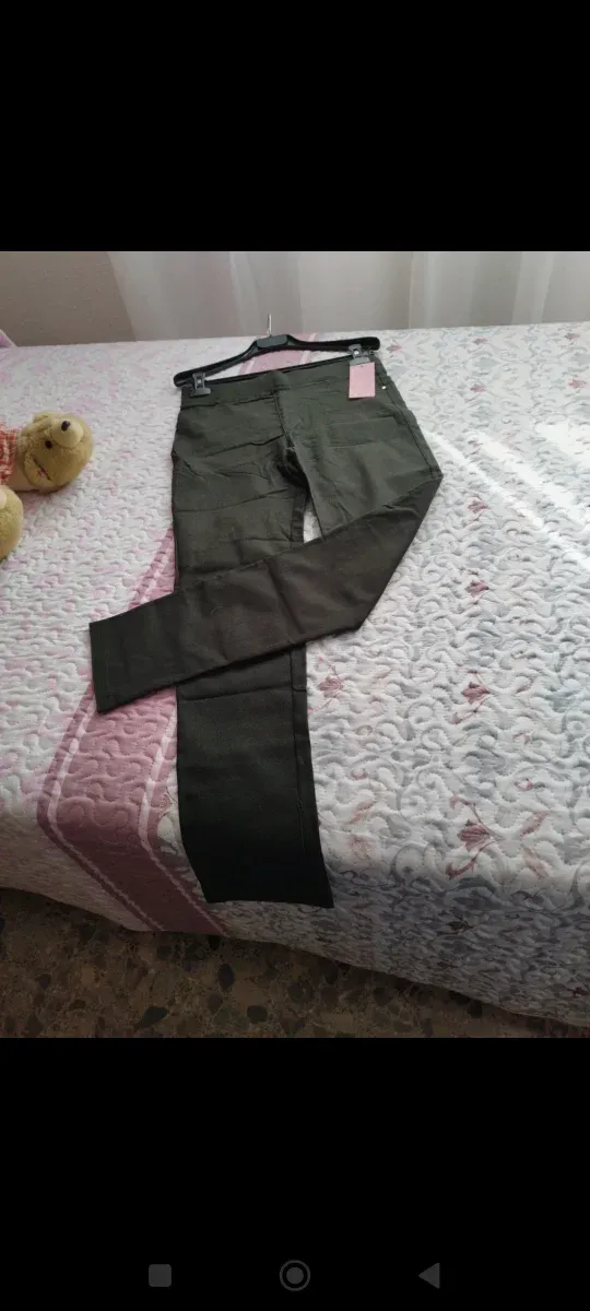 Pantalón leggins mujer verde oliva Talla L cada4€