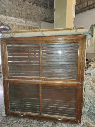 Ventana madera antigua