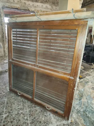 Ventana madera antigua