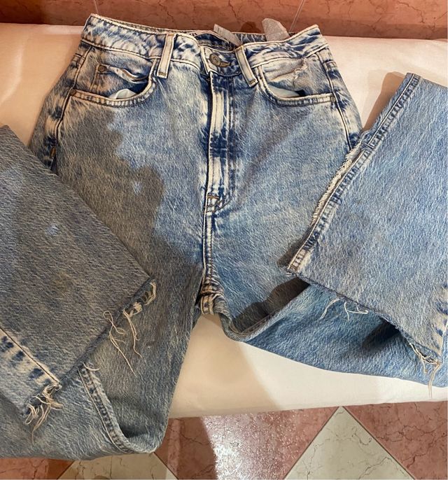 Pantalón vaquero Zara desgastado
