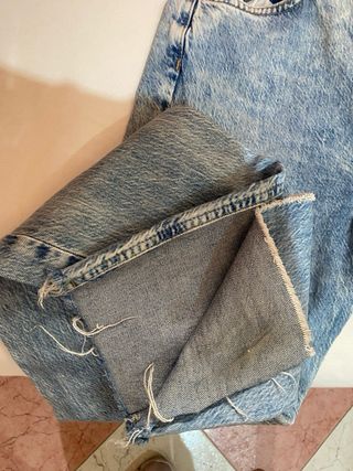 Pantalón vaquero Zara desgastado