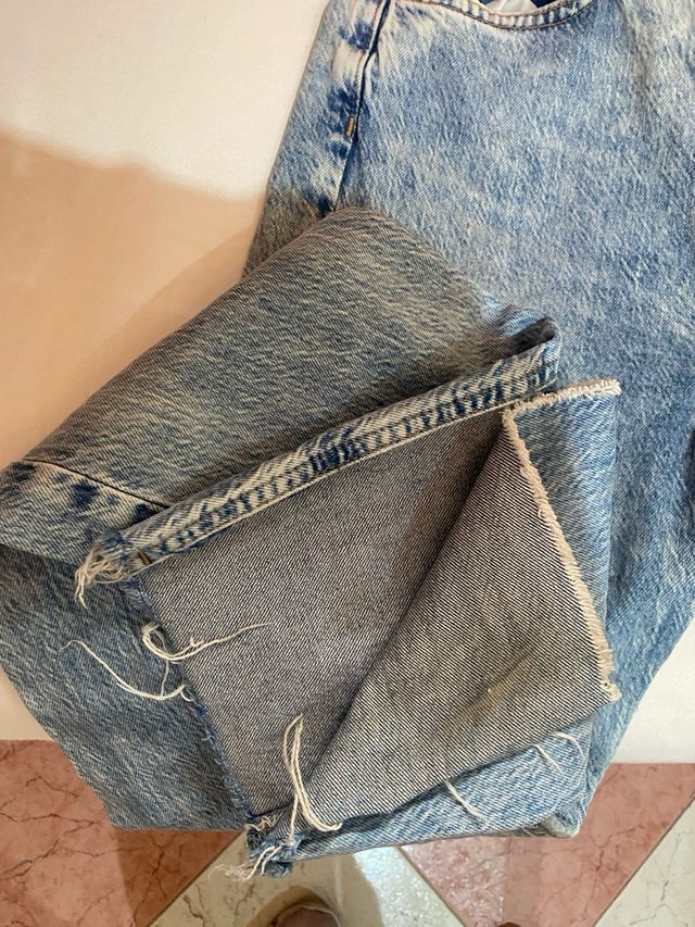 Pantalón vaquero Zara desgastado