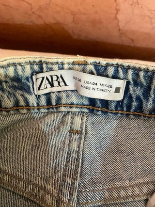 Pantalón vaquero Zara desgastado
