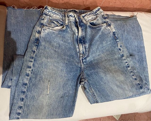 Pantalón vaquero Zara desgastado