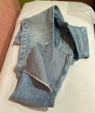 Pantalón vaquero Zara desgastado