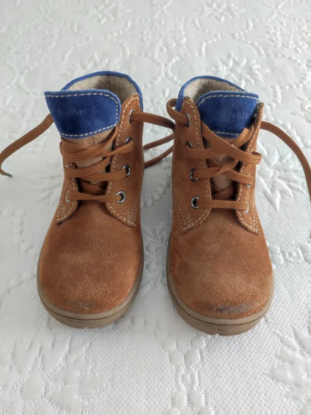 Botas niño talla 25