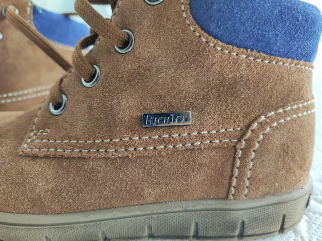 Botas niño talla 25